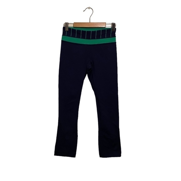 Lululemon navy leggings with back pocket. Size 2 - Picture 1 of 13